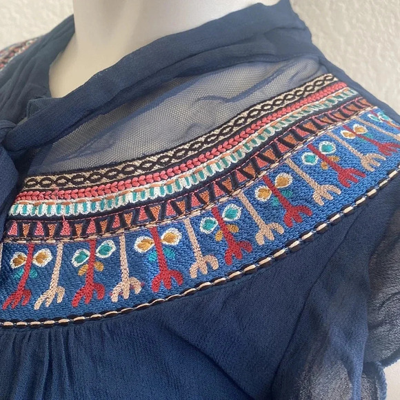 LABEL RITU KUMAR
Panelled Top with Tie-Up Neckline - Picture 7 of 11